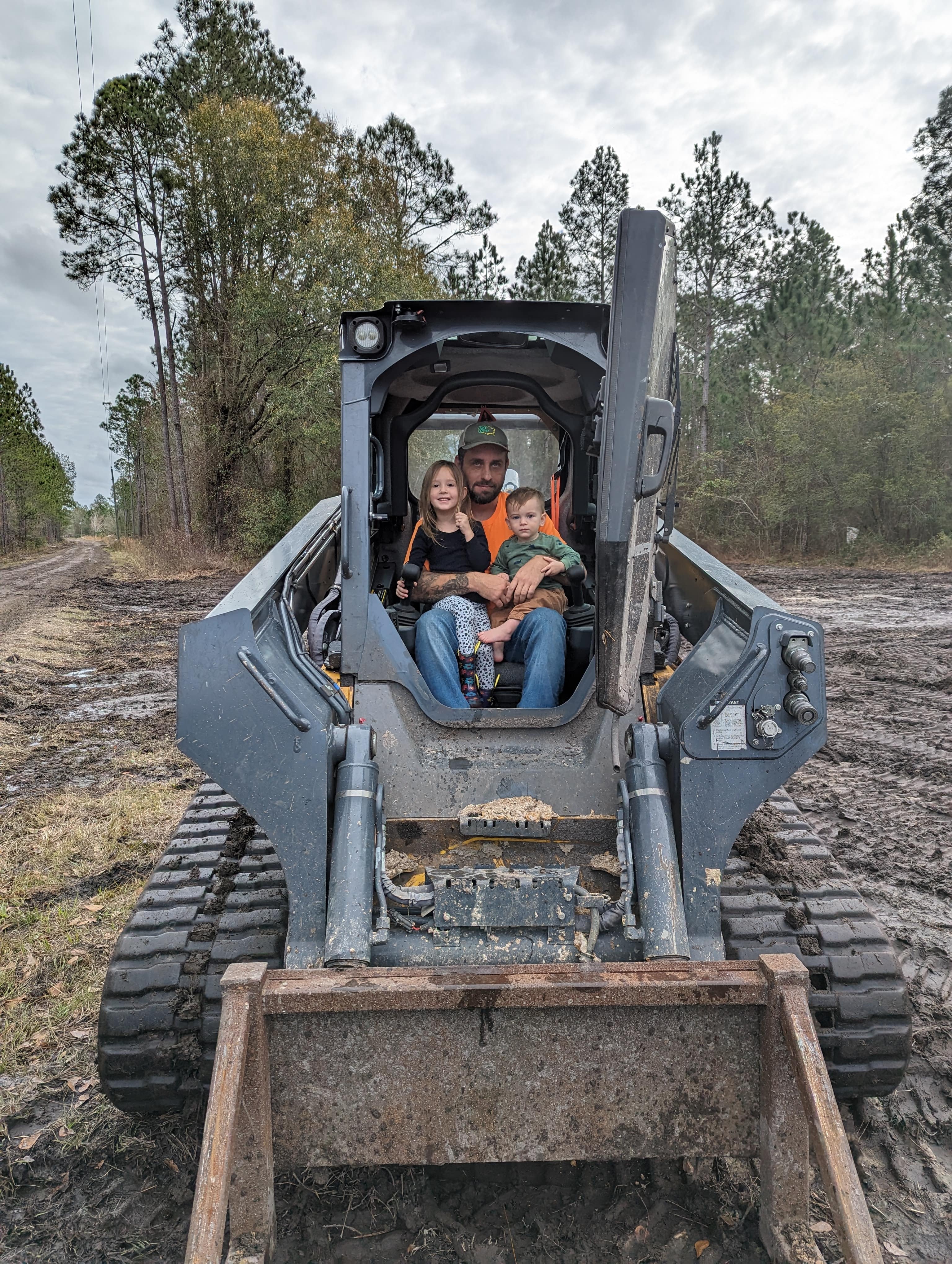 DLC with his fmaily on the skidsteer